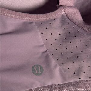 lululemon athletica Lavender Sports Bra Women's Size 36D